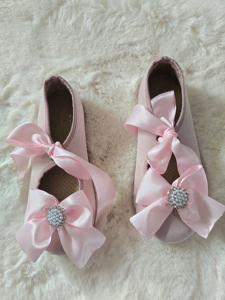 Spanish Girls Pink Suede Bow & Charm Shoes