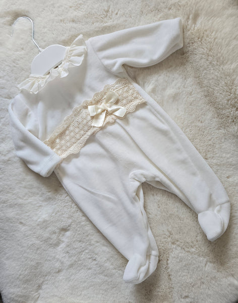 Spanish Baby Girls Cream Lace & Bow Velour Sleepsuit 1m *imperfect*
