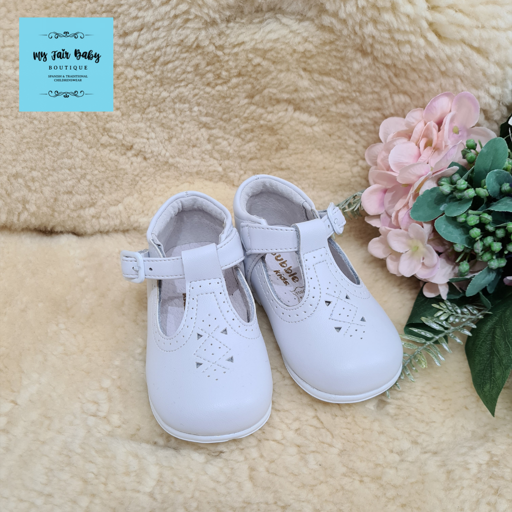 Traditional baby 2025 walking shoes